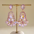 Macroweergave van roze strass-kroonluchteroorbellen met elegante kristallen details - Zilveren Stift Roze Paars Kroonluchter (8#) / Set van 1 paar / Goud