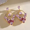 Gedetailleerde weergave van elegante roze kristallen oorbellen met strass-steentjes - Zilveren Stift Roze Gradiënt Kroonluchter (10#) / Set van 1 paar / Goud