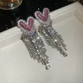 Glinsterende hartvormige hangende oorbellen met roze zirkonia en kristallen kwastjes. - Stalen Stift Roze Hart Kwastje (18#) / Set van 1 paar / Zilver