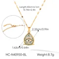 Dettaglio della collana con ciondolo malocchio in smalto retrò con dimensioni e peso - Blu lago