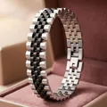 Detail eines zweifarbigen Edelstahl-Uhrenarmbands im Jubilee-Stil in Silber-Schwarz - 12mm Gerade / Stahlschwarz