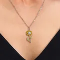 Modische Sonnenblumen-Anhänger-Halskette mit funkelnden Kristallen und Silberkette - Sonnenblume Halskette (Z-103) / Weißgoldfarben