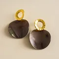 Boucles d'oreilles rétro géométriques en métal doré martelé et texture de coquille en acétate - Tige d'oreille en argent - Or - Gris