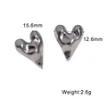 Silberne Herz-Ohrstecker aus Edelstahl mit Angabe von 15,6 mm Höhe und 2,6 g Gewicht - Stahlfarben