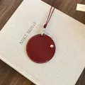 Collier pince à lunettes circulaire en cuir rouge foncé minimaliste avec coutures blanches - Rouge