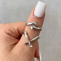 Lot de deux bagues réglables uniques en argent avec mains qui s'enlacent et jambes croisées - Bague empilable