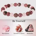 Dettaglio del bracciale in quarzo rosa naturale, quarzo fragola e pietra rodonite - Sii te stesso