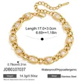 Detailansicht des goldfarbenen Edelstahlarmbands mit dreieckigen Zirkon-Akzenten - Dreieck Zirkonia Gliederkette Armband / 17.0+3.0cm / Gold (JDB0107037)