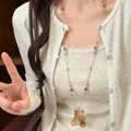 Long collier de style vintage avec pendentif ours brun mignon et perles de verre. - Ours Assis
