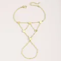 Bracelet de main élégant en or avec de délicats charms en forme de cœur pour femmes. - Style Plaque Métallique Cœur (WG-0725) / Or 14 carats