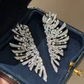 Boucles d'oreilles ailes en zircons étincelants dans un écrin en velours luxueux - Style Aile / Argent