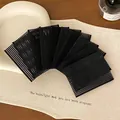 Gedetailleerde weergave van zwarte haar-klittenbandpads met fijne textuur voor haar - 5 Stuks / Zwart