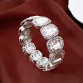 Detailopname van elastische armband met heldere smalgeslepen kristallen - Ovale Strass Stijl (HB7060) / Zilver-Transparant