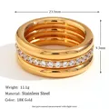 Detailansicht eines 18K vergoldeten Edelstahl-Ringsets mit funkelnden Zirkonia-Steinen - 5 / Gold