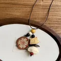 Halskette im neuen chinesischen Stil mit Holzkatze und Naturkern an brauner Kordel - Kaffee-Weiß