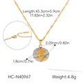 Gedetailleerde afmetingen en macro-weergave van de ketting met rozenreliëf hanger. - Roos Reliëf Stijl (HC-N40967) / Goud & Zilver