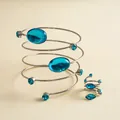 Detailansicht von Vintage-Schmuckset mit türkisfarbenen Steinen und Spiral-Design. - Silber Mit Blauem Stein Set