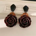 Orecchini vintage a forma di rosa in resina scura con eleganti accenti in legno - Stile Splicing Rosa Vintage / Ago in Argento-Nero-Caffè