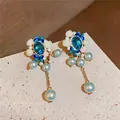 Elegante Blumen-Perlen-Ohrhänger mit blauen Edelsteinen und feinen Silbernadeln - Silberner Ohrstecker - Gold - Blau