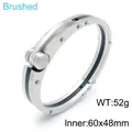 Gebürstetes Titanstahl-Nietenarmband mit industriellem Punk-Scharnier und schwarzem Inlay - Innendurchmesser 60x48mm