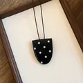 Retro zwart-witte stippen brilhouder ketting voor dames, stijlvol modeaccessoire voor dagelijks - Brilhouder Ketting / Zwarte Polkadot