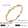 Detaillierte Ansicht eines gewellten, vergoldeten Edelstahlarmbands mit Zirkonia - 18K-Gold / Weiße Zirkonia (NB-B6655-WT)