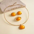 Vintage gele hars ovale sieradenset inclusief ketting oorbellen en ring in detail - Choker Oorbellen Ring Set / Zilveren naald / Goud-Geel