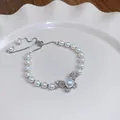 Elegantes französisches Perlenarmband mit verstellbarer Schiebekette und Schmetterling - Hohler Schmetterlingsanhänger Verstellbarer Stil (46) / 6-8mm / Silber-Weiß