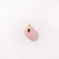 Natürlicher rosa ovaler Steinanhänger mit blauem Edelsteinbesatz für DIY-Schmuck - Ovaler Rosa Stein Stil