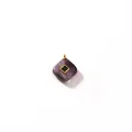 Geometrischer Anhänger aus violettem Naturstein mit grünem Edelstein für Schmuckherstellung - Rautenförmiger Violetter Stein Stil