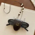 Vintage-Halskette mit Sonnenbrillenhalter aus dunkelbraunem Leder und Perlen - Halskette-Kaffee-Katze