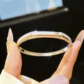 Detailopname van luxe 18K vergulde armband met micro-gepavette zirkonia-steentjes - Stijl 8 (WB2005) / Zilver