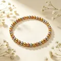 Detailansicht des dreifarbigen 6mm Edelstahl-Perlenarmbands mit glänzendem Finish. - 43 Perlen / 6mm / Mischfarbe (KB93981-Z)