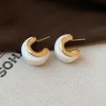 Detailansicht von 18K vergoldeten C-förmigen Ohrringen mit Baumwollperlen-Textur - C-Form-Stil (3#) / Gold