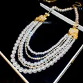 Élégant collier de perles et de strass à plusieurs rangs de style cour française. - Collier Multirang Ras de Cou / Collier - Or - Blanc