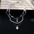 Detailweergave van Franse vintage meerlaagse parelketting met hart- en ovale hangers - Ketting (Set van 3) / Zilver