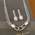 Luxuriöses silbernes Strass-Schmuckset mit ovalem Kristallanhänger Halskette und Ohrringen - Set / Halskette-Silber-Weiß