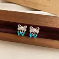 Boucles d'oreilles nœud élégantes en argent avec pierres de cœur bleues et perles. - Argent-Bleu