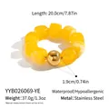 Detailansicht des gelben geometrischen Würfelarmbandes mit goldener Stahlperle - Armband (YYB026069-YE)