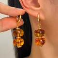 Vintage Maillard stijl amber ovale kraal oorbellen met een gouden afwerking. - Goud + Licht Koffie