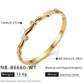 Vista dettagliata del bracciale irregolare in acciaio dorato con zirconi - Oro 18K / Stile Zirconia Bianca (NB-B6660-WT)