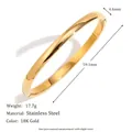 Detailansicht eines minimalistischen 18K vergoldeten Edelstahlarmreifs mit Maßangaben - Breite 4.6mm / Gold