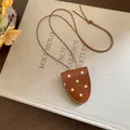 Collier pendentif vintage en cuir marron à pois blancs de style français rétro - Marron