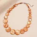Elegante orangefarbene Halskette mit runden Muschelperlen und verstellbarer Kette - Orangebrauner Muschel-Stil mit Verlauf (37#) / Silber-Kaffee