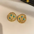 Elegante Vintage-Ohrstecker aus rundem Goldmetall mit blauen Blumen aus Kunstharz - Silber-Ohrstecker-Stil / Gold-Blau