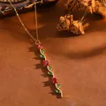 Élégant collier pendentif tulipe en or avec pierres rouges et vertes sur chaîne en acier - Collier Triple Fleur Rouge (T079) / Or