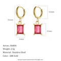 18K vergoldete Creolen aus Edelstahl mit rechteckigen Anhängern aus rosa Kristall - Rote Anhänger-Ohrringe (E6850_Red)