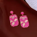 Vintage-Ohrringe in Rosa mit Blumenmuster aus Strasssteinen und Silbernadeln - Vintage Geprägter Rechteckiger Stil (48#) / Gold-Rosa