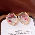 Vintage geometrische Ohrringe mit roten Trockenblumen in Harz - Getrocknete Blütenblatt Geometrischer Stil (58#) / Gold-Rosa