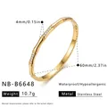 Detailweergave van gouden bamboe roestvrijstalen armband met maat- en gewichtsinfo - 18K goud / NB-B6648 (Goud)